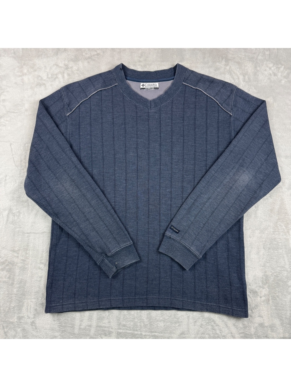 VTG Columbia Men L Blue V Neck Sweatshirt Long Sleeve Outdoor Pullover Heritage